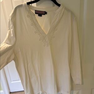 Vineyard Vines Women's Cream Embroidered V-Neck Top